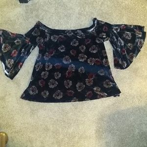 Off the shoulder top Torrid